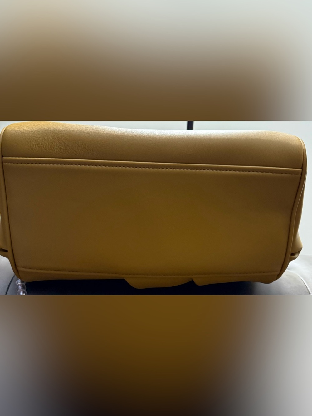 Authentic Marc Jacobs Sand Dune/Tan Wave Tote Bag with Top Handles - Picture 3 of 5